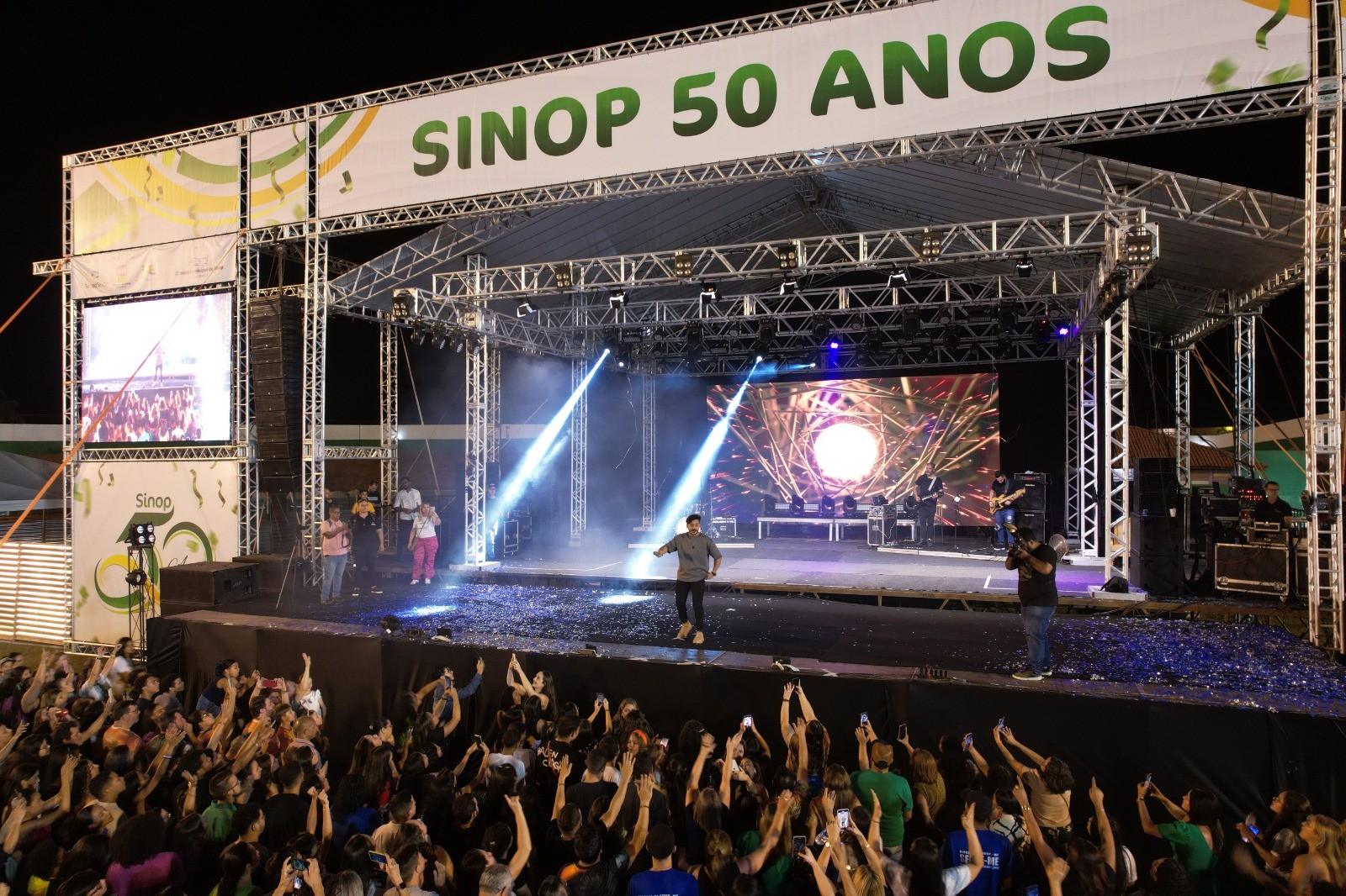 Sinop 50 anos: abertura dos Jogos Olímpicos e show católico reúne centenas de famílias no Estádio Gigante do Norte