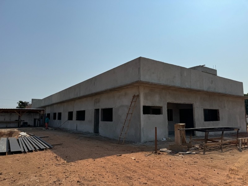 Obras do novo Centro de Especialidades Médicas avançam; prefeito Roberto Dorner faz vistoria