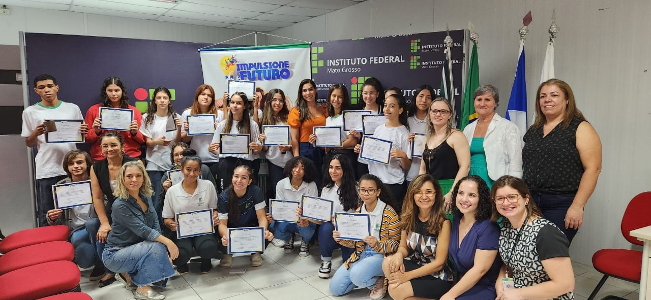 Assistência entrega mais de 130 certificados pelo Programa Impulsione o Seu Futuro para estudantes do IFMT